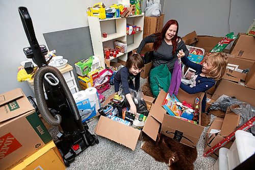 JOHN WOODS / WINNIPEG FREE PRESS
Nicole Jung and her children Ben and Annie pack hampers in their basement in Winnipeg Wednesday, November 18, 2020. Jung decided to pack hampers for Christmas after hearing the Christmas Cheer Board may not be giving out hampers this year.

Reporter: Kellen