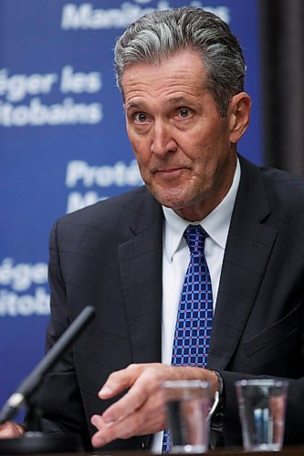 MIKE DEAL / WINNIPEG FREE PRESS
Premier Brian Pallister and Dr. Brent Roussin, chief provincial public health officer, announce further restrictions during the provinces code red lockdown during a press conference at the Manitoba Legislative building Thursday afternoon.
201119 - Thursday, November 19, 2020.