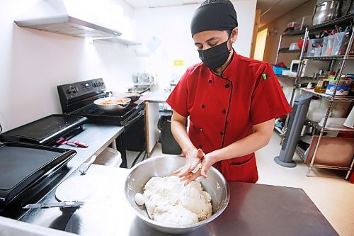 JOHN WOODS / WINNIPEG FREE PRESS
Betty Calderon-Villasenor of the BMC Market on Osborne makes some tacos and quesadillas  in her restaurant in Winnipeg Thursday, November 19, 2020. 

Reporter: Eva