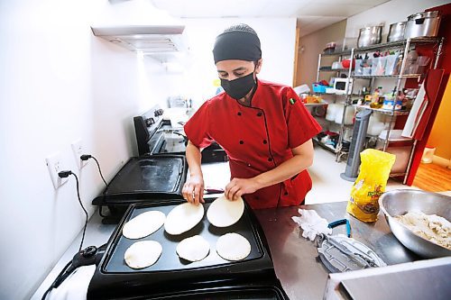 JOHN WOODS / WINNIPEG FREE PRESS
Betty Calderon-Villasenor of the BMC Market on Osborne makes some tacos and quesadillas  in her restaurant in Winnipeg Thursday, November 19, 2020. 

Reporter: Eva