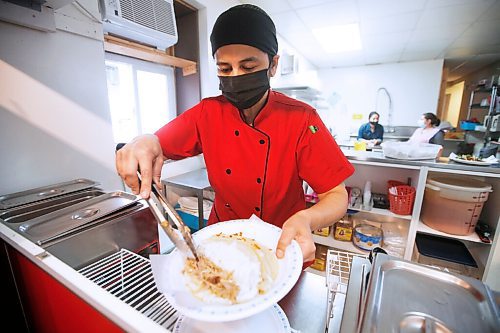 JOHN WOODS / WINNIPEG FREE PRESS
Betty Calderon-Villasenor of the BMC Market on Osborne makes some tacos and quesadillas  in her restaurant in Winnipeg Thursday, November 19, 2020. 

Reporter: Eva