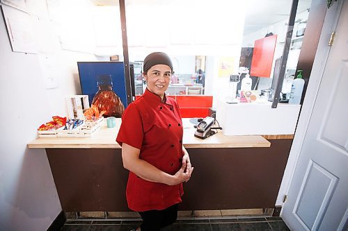 JOHN WOODS / WINNIPEG FREE PRESS
Betty Calderon-Villasenor of the BMC Market on Osborne makes some tacos and quesadillas  in her restaurant in Winnipeg Thursday, November 19, 2020. 

Reporter: Eva