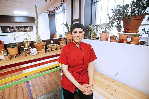 JOHN WOODS / WINNIPEG FREE PRESS
Betty Calderon-Villasenor of the BMC Market on Osborne makes some tacos and quesadillas  in her restaurant in Winnipeg Thursday, November 19, 2020. 

Reporter: Eva