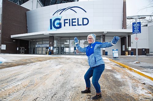 MIKE DEAL / WINNIPEG FREE PRESS
Carol Barrott the ticket and fan services manager for the Winnipeg Blue Bombers outside of IG Field Friday morning celebrating the one year anniversary of the teams Grey Cup win.
201120 - Friday, November 20, 2020.