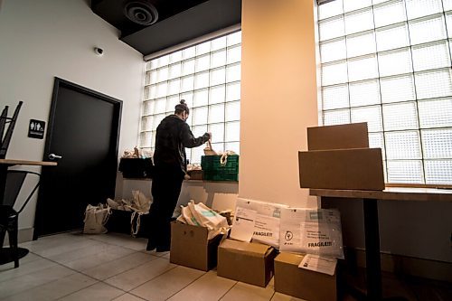 Mike Sudoma / Winnipeg Free Press
A Good Local employee (name withheld) finalizes local orders and gets them ready for the first day of delivery Friday
November 20, 2020