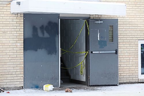 JOHN WOODS / WINNIPEG FREE PRESS
Police investigate a murder at 355 Charles St in Winnipeg Sunday, November 22, 2020. 

Reporter: ?