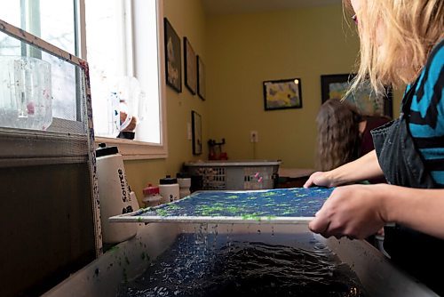 JESSE BOILY  / WINNIPEG FREE PRESS
Milli Flaig-Hooper, an artist who makes their own paper creating mixed media pieces, pulls the screen from the paper pulp slurry in their home studio in Matlock on Sunday. Sunday, Nov. 22, 2020.
Reporter: Dave