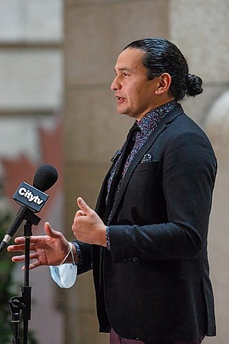 MIKE DEAL / WINNIPEG FREE PRESS
NDP Opposition Leader Wab Kinew speaks to the media after question period in the Manitoba Legislative Building Monday afternoon.
201123 - Monday, November 23, 2020.