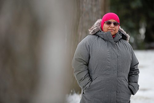 JOHN WOODS / WINNIPEG FREE PRESS
Tasneem Vali, vice-chair of the Manitoba Islamic Association (MIA), is photographed at her home in Winnipeg Tuesday, November 24, 2020. The MIA is one of the groups on the Canadian Muslim COVID-19 Task Force which  works to help Canadas over 400 mosques respond to the virus.

Reporter: Longhurst