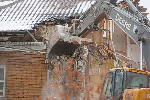 MIKE DEAL / WINNIPEG FREE PRESS
The house at 514 Wellington Crescent was torn down Wednesday morning after a long battle with area residents and heritage advocates who wanted it saved.
201125 - Wednesday, November 25, 2020.