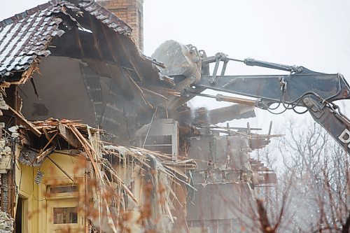 MIKE DEAL / WINNIPEG FREE PRESS
The house at 514 Wellington Crescent was torn down Wednesday morning after a long battle with area residents and heritage advocates who wanted it saved.
201125 - Wednesday, November 25, 2020.