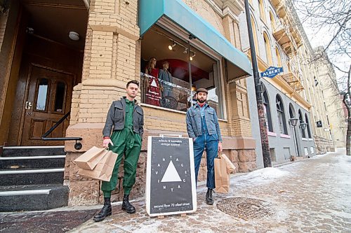 Mike Sudoma / Winnipeg Free Press
Vantage Vintage owners (left to right) Joshua Alderson and Michael Duchon hold delivery bags filled with vintage wear purchased online outside of their shop on Albert St Wednesday morning
November 25, 2020