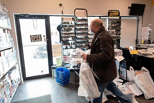 JESSE BOILY  / WINNIPEG FREE PRESS
Igor Lukianovsky, owner of Hobby Sense, takes out a curb side pick-up at his store on Wednesday. Wednesday, Nov. 25, 2020.
Reporter:Randall King