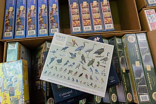 JESSE BOILY  / WINNIPEG FREE PRESS
The birds puzzle at the McNally Robinson Grant Park location on Wednesday. Wednesday, Nov. 25, 2020.
Reporter: Ben Sigurdson