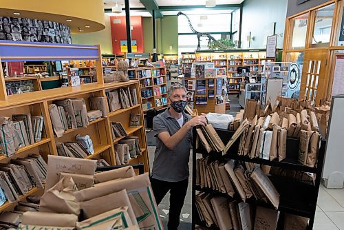 JESSE BOILY  / WINNIPEG FREE PRESS
Chris Hall, co-owner at McNally Robinson Booksellers, finds an order for a curb side pick up at the McNally Robinsons Grant Park location on Wednesday. Wednesday, Nov. 25, 2020.
Reporter: Ben Sigurdson