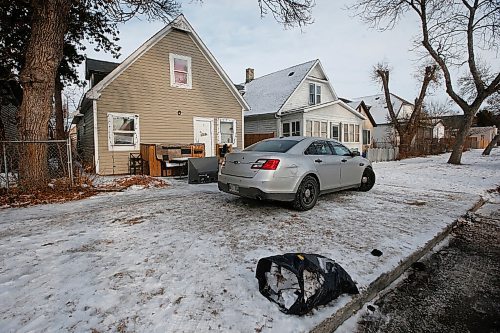 JOHN WOODS / WINNIPEG FREE PRESS
A police cruiser sits outside 691 Pritchard in Winnipeg Wednesday, November 25, 2020. 

Reporter: ?