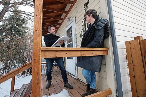 JOHN WOODS / WINNIPEG FREE PRESS
Shawna and James Culleton, program director and drawing instructor, respectively, at Forum Art Centre pose for a photo outside their home in Winnipeg Wednesday, November 25, 2020. The couple run online art classes.

Reporter: Wasney