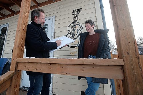 JOHN WOODS / WINNIPEG FREE PRESS
Shawna and James Culleton, program director and drawing instructor, respectively, at Forum Art Centre pose for a photo outside their home in Winnipeg Wednesday, November 25, 2020. The couple run online art classes.

Reporter: Wasney