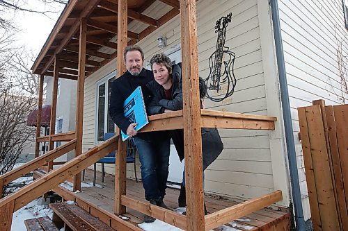 JOHN WOODS / WINNIPEG FREE PRESS
Shawna and James Culleton, program director and drawing instructor, respectively, at Forum Art Centre pose for a photo outside their home in Winnipeg Wednesday, November 25, 2020. The couple run online art classes.

Reporter: Wasney