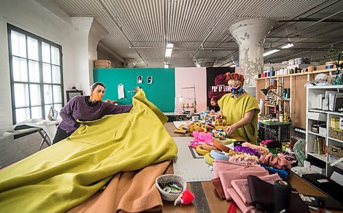 Mike Sudoma / Winnipeg Free Press
Hello Darling owner, Miriam Delos Santos and Siggi Clothing owner Karyn Astleford share a workspace work together in their shared work space Friday afternoon
November 25, 2020
