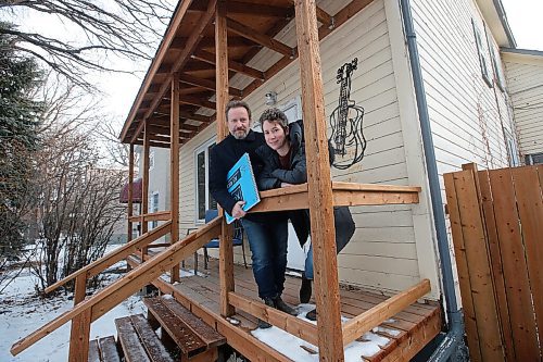 JOHN WOODS / WINNIPEG FREE PRESS
Shawna and James Culleton, program director and drawing instructor, respectively, at Forum Art Centre pose for a photo outside their home in Winnipeg Wednesday, November 25, 2020. The couple run online art classes.

Reporter: Wasney