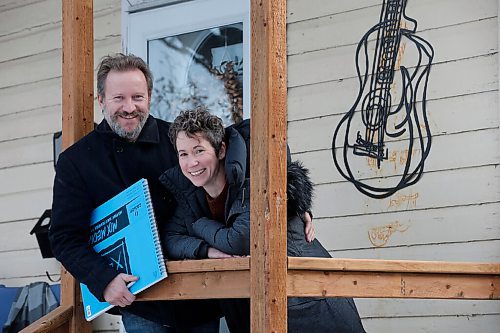 JOHN WOODS / WINNIPEG FREE PRESS
Shawna and James Culleton, program director and drawing instructor, respectively, at Forum Art Centre pose for a photo outside their home in Winnipeg Wednesday, November 25, 2020. The couple run online art classes.

Reporter: Wasney