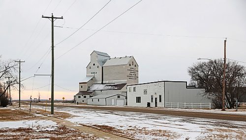 MIKE DEAL / WINNIPEG FREE PRESS
Main Street in Glenella, MB. 
201125 - Wednesday, November 25, 2020