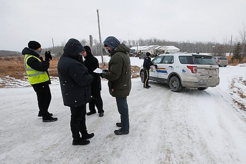 JOHN WOODS / WINNIPEG FREE PRESS
Church of God Restoration officials talk to Manitoba Justice officials outside the church. RCMP officers and Manitoba  Justice officials blocked the entrance to Church of God Restoration in Sarto, just south of Steinbach, to enforce Manitoba Health COVID-19 orders Sunday, November 29, 2020. 

Reporter: Abas