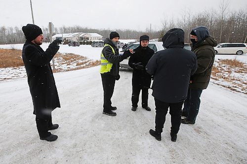 JOHN WOODS / WINNIPEG FREE PRESS
Church of God Restoration officials talk to Manitoba Justice officials outside the church. RCMP officers and Manitoba  Justice officials blocked the entrance to Church of God Restoration in Sarto, just south of Steinbach, to enforce Manitoba Health COVID-19 orders Sunday, November 29, 2020. 

Reporter: Abas