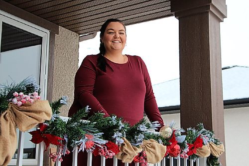 Canstar Community News Anna Stefania stands on her porch in Oak Bluff West on Nov. 24. Stefania is organizing an activity for the community to participate in where different streets decorate according to their holiday theme. (GABRIELLE PICHÉ/CANSTAR COMMUNITY NEWS/HEADLINER)