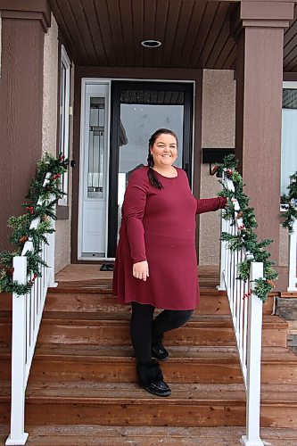 Canstar Community News Anna Stefania stands on her porch in Oak Bluff West on Nov. 24. Stefania is organizing an activity for the community to participate in where different streets decorate according to their holiday theme. (GABRIELLE PICHÉ/CANSTAR COMMUNITY NEWS/HEADLINER)