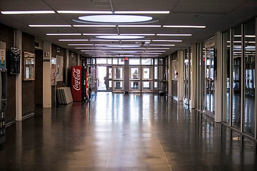 MIKAELA MACKENZIE / WINNIPEG FREE PRESS

An empty hallway at the Fletcher Argue Building at the University of Manitoba campus, which is nearly empty, on Tuesday, Dec. 1, 2020. For Ben Waldman story.

Winnipeg Free Press 2020