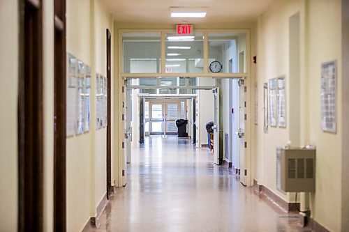 MIKAELA MACKENZIE / WINNIPEG FREE PRESS

An empty hallway at the Fletcher Argue Building at the University of Manitoba campus, which is nearly empty, on Tuesday, Dec. 1, 2020. For Ben Waldman story.

Winnipeg Free Press 2020