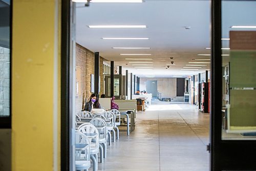 MIKAELA MACKENZIE / WINNIPEG FREE PRESS

Students study in the sciences complex at the University of Manitoba campus, which is nearly empty, on Tuesday, Dec. 1, 2020. For Ben Waldman story.

Winnipeg Free Press 2020