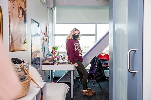 MIKAELA MACKENZIE / WINNIPEG FREE PRESS

Danielle Maillet-Goodfellow poses for a portrait in her room in Pembina Hall residence at the University of Manitoba in Winnipeg on Tuesday, Dec. 1, 2020. For Ben Waldman story.

Winnipeg Free Press 2020