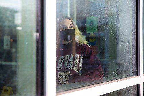 MIKAELA MACKENZIE / WINNIPEG FREE PRESS

Danielle Maillet-Goodfellow poses for a portrait at Pembina Hall residence at the University of Manitoba in Winnipeg on Tuesday, Dec. 1, 2020. For Ben Waldman story.

Winnipeg Free Press 2020