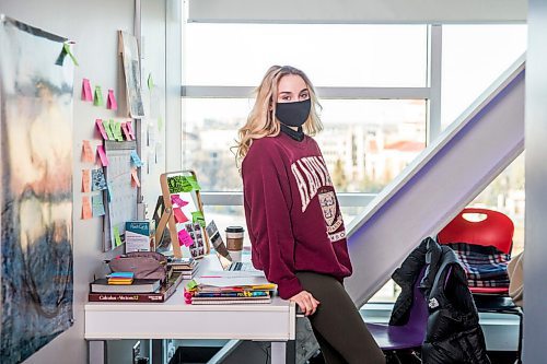 MIKAELA MACKENZIE / WINNIPEG FREE PRESS

Danielle Maillet-Goodfellow poses for a portrait in her room in Pembina Hall residence at the University of Manitoba in Winnipeg on Tuesday, Dec. 1, 2020. For Ben Waldman story.

Winnipeg Free Press 2020