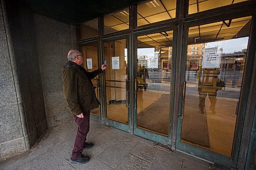 MIKE DEAL / WINNIPEG FREE PRESS
Local historian, Christian Cassidy, outside The Bay Downtown, Tuesday afternoon. The Bay Downtown has closed its doors for good.
201201 - Tuesday, December 01, 2020.