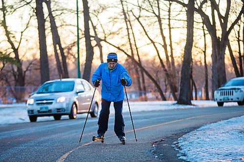 MIKAELA MACKENZIE / WINNIPEG FREE PRESS

Zygmunt Galazka, 72, roller skis in Kildonan Park in Winnipeg on Wednesday, Dec. 2, 2020. For climate story.

Winnipeg Free Press 2020