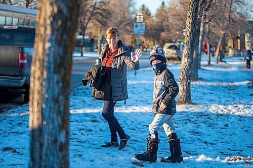 MIKAELA MACKENZIE / WINNIPEG FREE PRESS
Carmel Haub picks up her grandson, Hayden Watson (nine), at Sun Valley School in Winnipeg on Wednesday, Dec. 2, 2020. For Maggie/Kellen story.

Winnipeg Free Press 2020