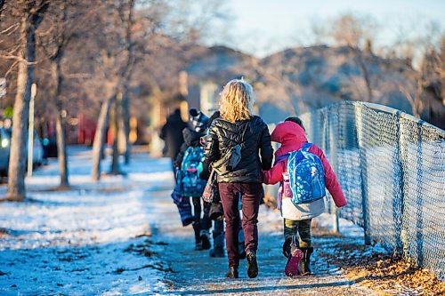 MIKAELA MACKENZIE / WINNIPEG FREE PRESS

Parents and caregivers pick up children at Sun Valley School in Winnipeg on Wednesday, Dec. 2, 2020. For Maggie/Kellen story.

Winnipeg Free Press 2020