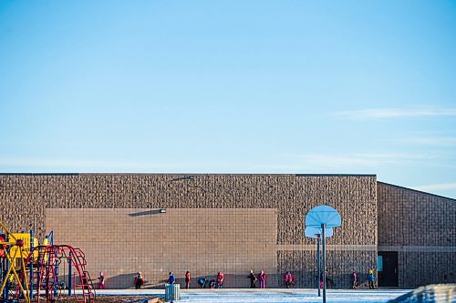 MIKAELA MACKENZIE / WINNIPEG FREE PRESS

Children line up along an outside wall at Sun Valley School in Winnipeg on Wednesday, Dec. 2, 2020. For Maggie/Kellen story.

Winnipeg Free Press 2020