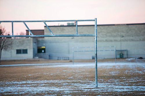 MIKAELA MACKENZIE / WINNIPEG FREE PRESS

John Taylor Collegiate in Winnipeg on Thursday, Dec. 3, 2020. For Jeff Hamilton story.

Winnipeg Free Press 2020