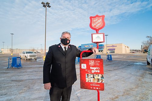 Mike Sudoma / Winnipeg Free Press
Salvation Army Officer, Jamie Rands shows off the charitys new Tap to Give system which will replace the donation kettles theyve used in the past. Now donors can tap their debit/credit cards and a donation of $5 will come off of their cards.
December 4, 2020