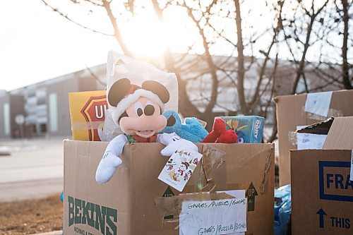 Mike Sudoma / Winnipeg Free Press
A stuffed Mickey Mouse toy sticks out of a box of new toy donations for the Salvation Armys Toy Mountain drive in the Toys R Us parking lot Friday afternoon
December 4, 2020.