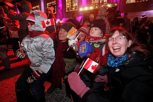 BORIS.MINKEVICH@FREEPRESS.MB.CA BORIS MINKEVICH/ WINNIPEG FREE PRESS  100105 Some Canadian Olympic fans at the forks. Right, Lana Gibbons and her daughter Nadia (far left). Middle is Cheryl Jerome and her two kids  (L-R from her) Isabella Lee and Sam Lee)