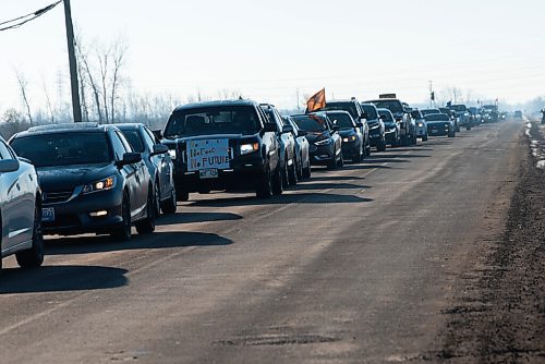 JESSE BOILY  / WINNIPEG FREE PRESS
Cars lined Pipeline Rd for the Kissan Rally in support of farmers on Sunday.   Sunday, Dec. 6, 2020.
Reporter: Ryan Thorpe