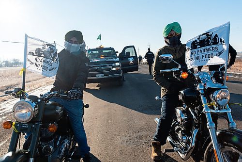 JESSE BOILY  / WINNIPEG FREE PRESS
Kamalpreet Singh, left and Gobinder Singh show supports of farmers on Pipeline Rd for the Kissan Rally in support of farmers on Sunday. The rally had vehicles circle on to the Perimeter Hwy. Sunday, Dec. 6, 2020.
Reporter: Ryan Thorpe