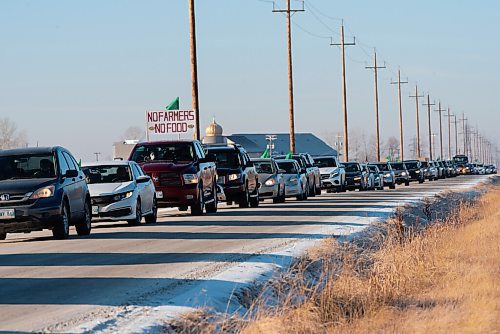 JESSE BOILY  / WINNIPEG FREE PRESS
Cars line Mollard Rdlooped around on to the Perimeter Hwy for the Kissan Rally in support of farmers on Sunday.  Sunday, Dec. 6, 2020.
Reporter: Ryan Thorpe