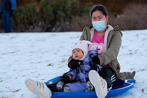 JESSE BOILY  / WINNIPEG FREE PRESS
Jhulee Malayba and her daughter Erich, 2, enjoy the warm weather by tobogganing at the Forks on Sunday. Sunday, Dec. 6, 2020.
Reporter: Standups